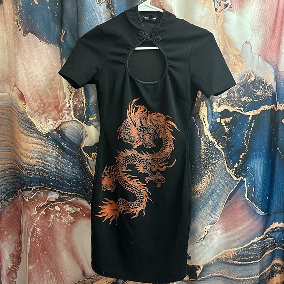 Asian style dragon dress - Picture 1 of 2